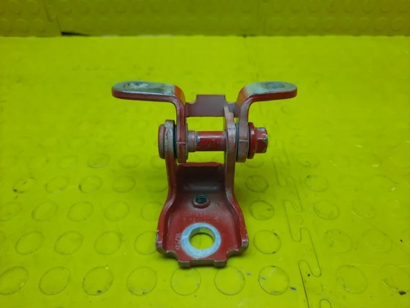 Петля двери нижняя Skoda Fabia 2014 5J0833412B CGG 835310, правая