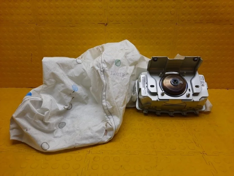 Подушка безопасности Mitsubishi Outlander 2021 7030A591 GF0W 4B11 CB8765, передняя правая