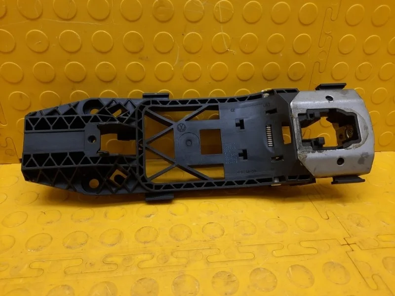 Кронштейн ручки двери Volkswagen Caddy 2018 5N0837885H 2K CFH 571569, передний левый