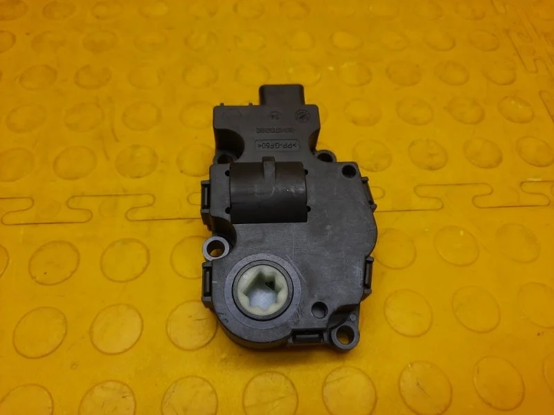 Моторчик заслонки отопителя Mercedes-Benz GLE-Class 2017 A1669060008 W166 27682130535232