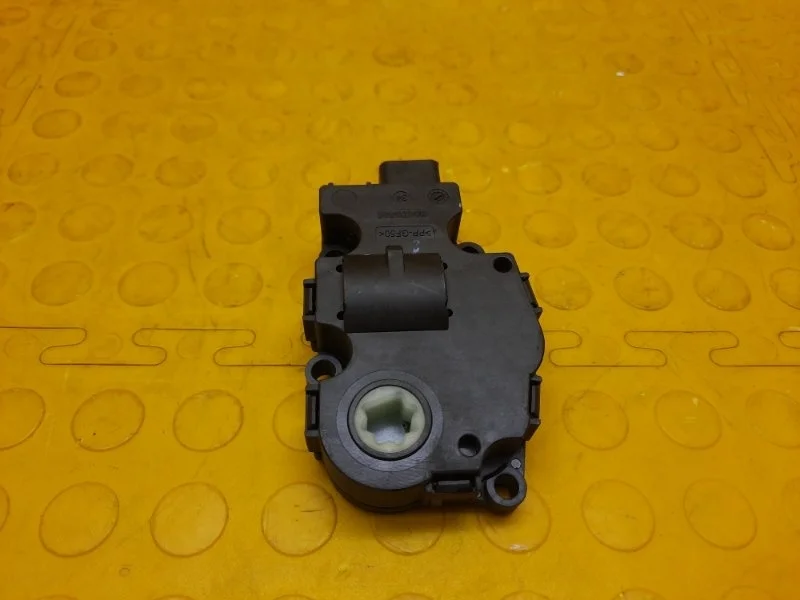 Моторчик заслонки отопителя Mercedes-Benz GLE-Class 2017 A1669060008 W166 27682130535232