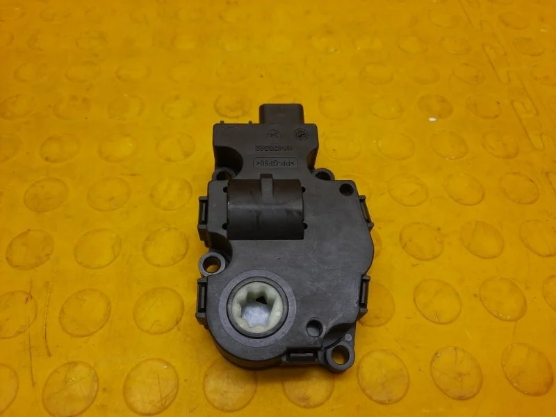 Моторчик заслонки отопителя Mercedes-Benz GLE-Class 2017 A1669060008 W166 27682130535232