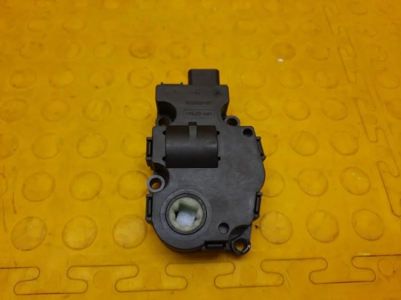 Моторчик заслонки отопителя Mercedes-Benz GLE-Class 2017 A1669060008 W166 27682130535232