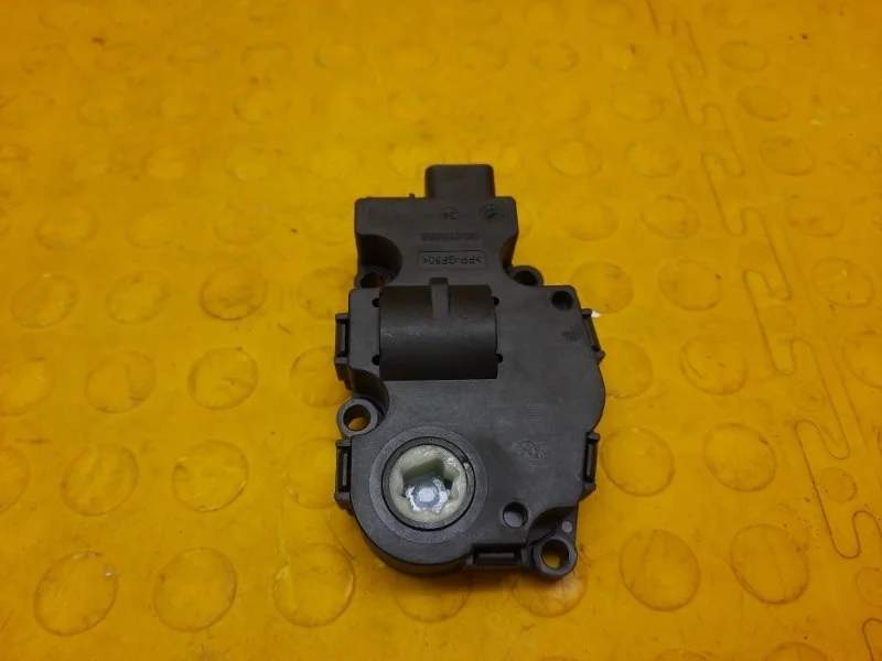 Моторчик заслонки отопителя Mercedes-Benz GLE-Class 2017 A1669060008 W166 27682130535232