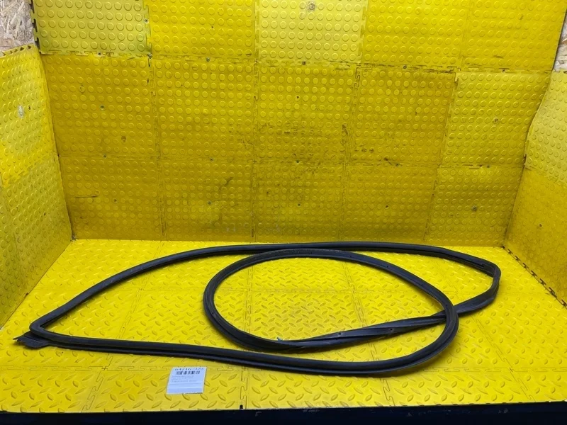 Уплотнитель двери Nissan X-trail 2019 808314CL1A T32 QR25, передний левый