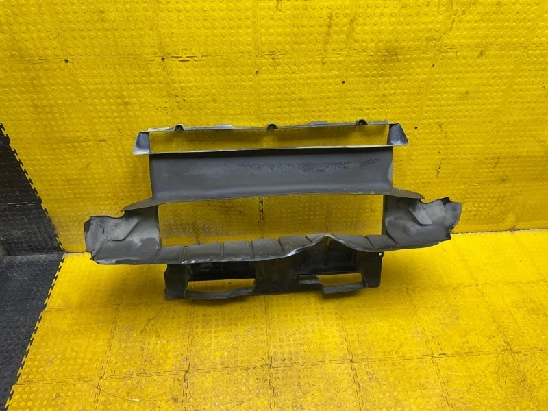 Дефлектор радиатора Volkswagen Touareg 2011 7P6121293E NF CKDA 002809