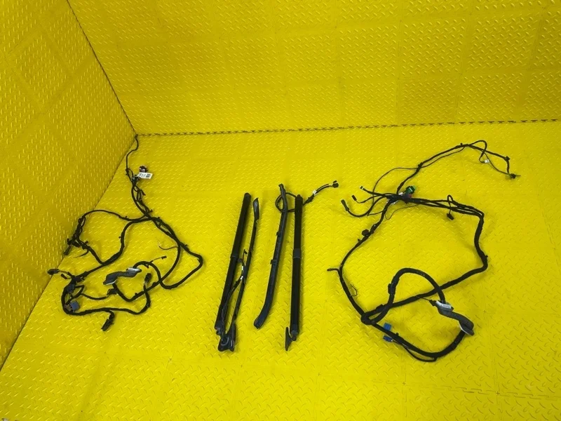 Амортизатор багажника Volkswagen Touareg 2011 7P6827851 NF CKDA 002809