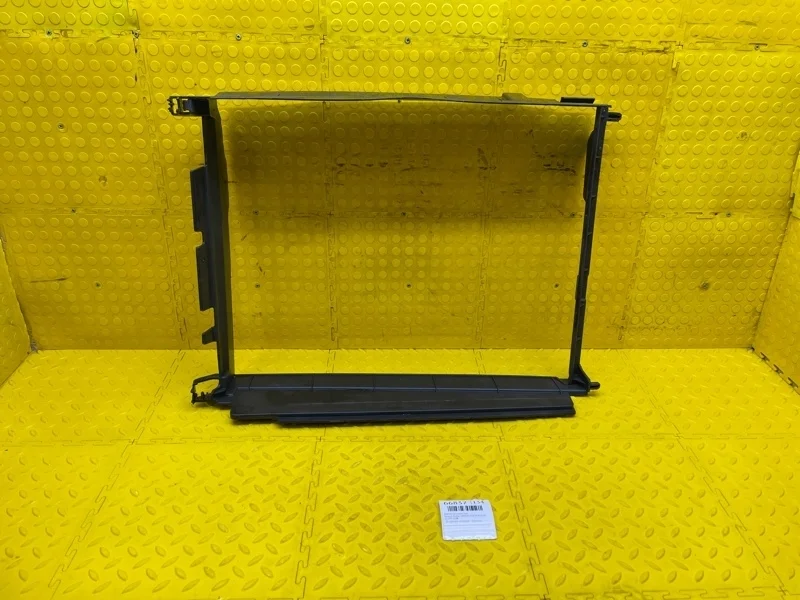 Дефлектор радиатора Renault Duster 2018 215597164R H4M430 P033878