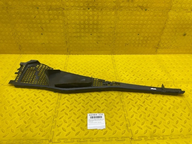 Решетка под лобовое стекло ( жабо ) Renault Duster 2018 8200825457 H4M430 P033878, левая