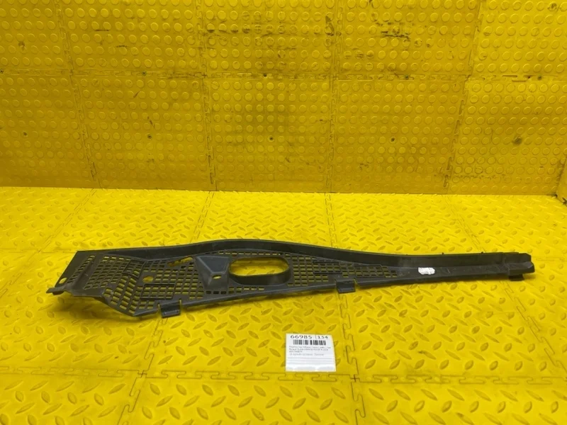 Решетка под лобовое стекло ( жабо ) Renault Duster 2018 6001546859 H4M430 P033878, правая