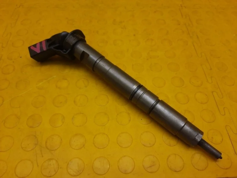 Форсунка топливная Volkswagen Touareg 2011 057130277AM NF CKDA 002809