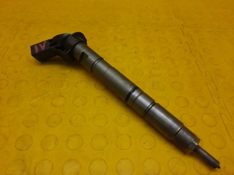 Форсунка топливная Volkswagen Touareg 2011 057130277AM NF CKDA 002809