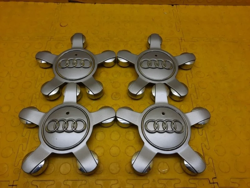 Колпачок колеса Audi Q5 2014 8R0601165 8RB CMGB