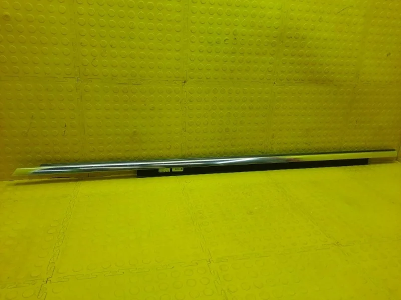 Уплотнитель опускного стекла AUDI Q5 2014 8R0853283F2ZZ 8RB CMGB, передний левый