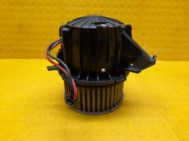 Мотор печки (Вентилятор отопитель) AUDI Q5 2014 8T1820021 8RB CMGB