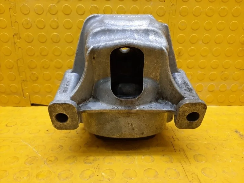 Опора двигателя AUDI Q5 2014 8R0199381B 8RB CMGB, левая