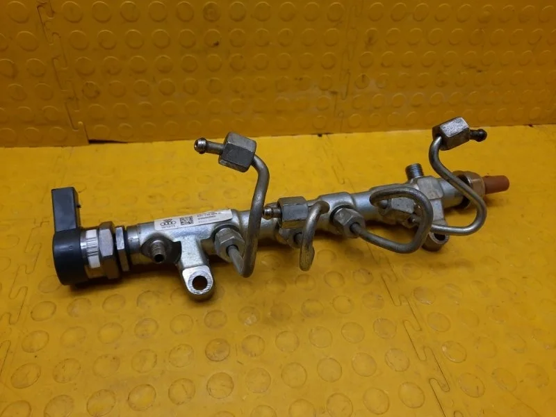 Рейка топливная Audi Q5 2014 03L130089Q 8RB CMGB