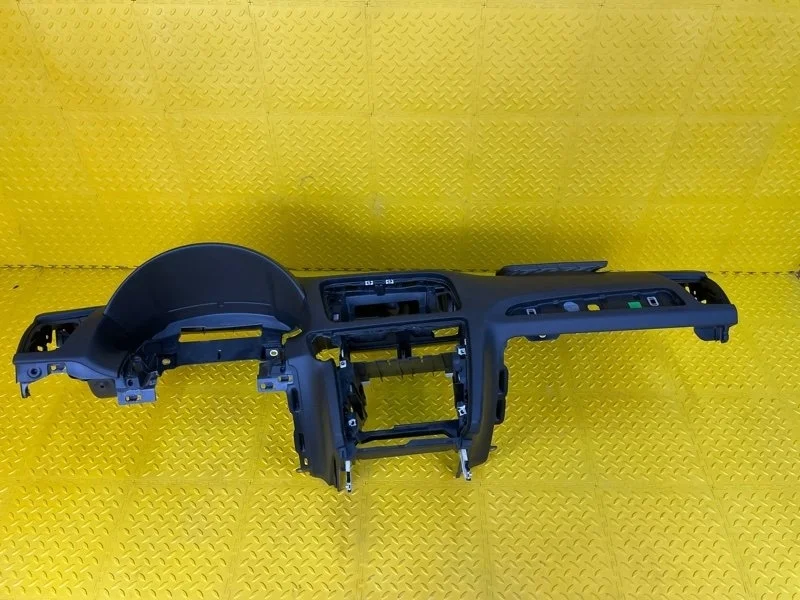 Панель передняя салона (торпедо) AUDI Q5 2014 8R1857003G24A 8RB CMGB