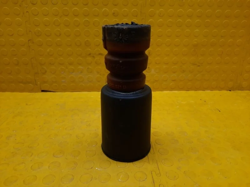 Пыльник и отбойник на стойку AUDI Q5 2014 8R0412131D 8RB CMGB, передний