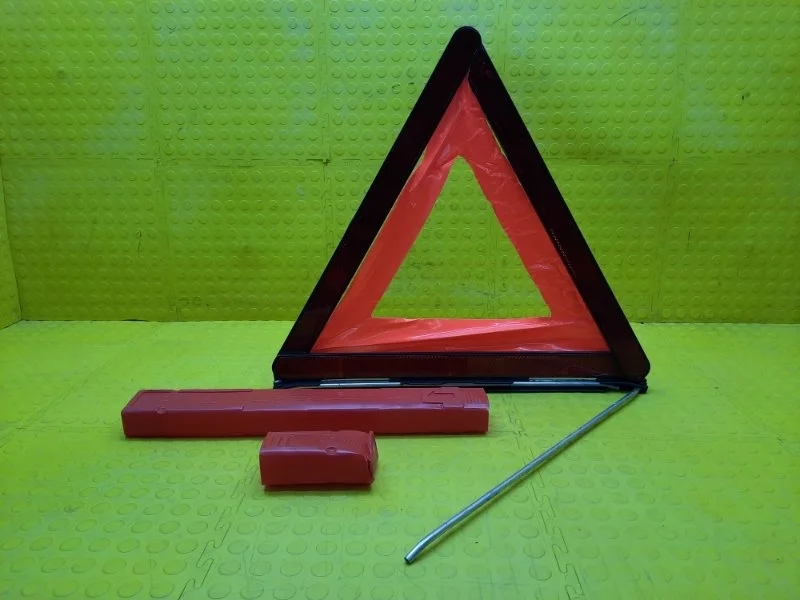 Знак аварийной остановки Audi Q7 2016 8K0860251 4MB CVM011957