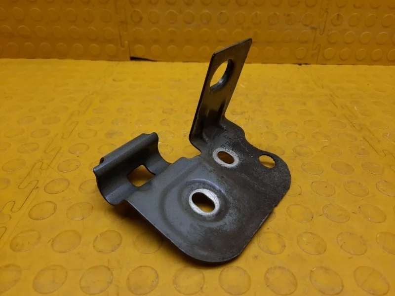 Кронштейн крыла Audi Q7 2016 4M0821167A 4MB CVM011957, передний левый