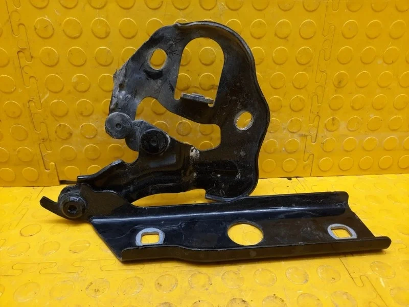 Петля капота Audi Q7 2016 4M0823302 4MB CVM011957, правая