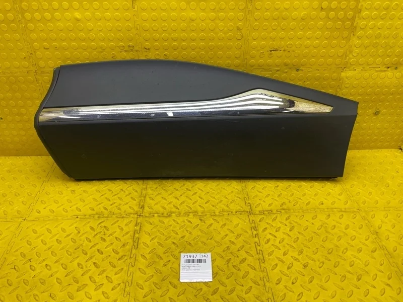 Накладка двери Renault Kaptur 2018 828216149R REA F4R410, задняя левая