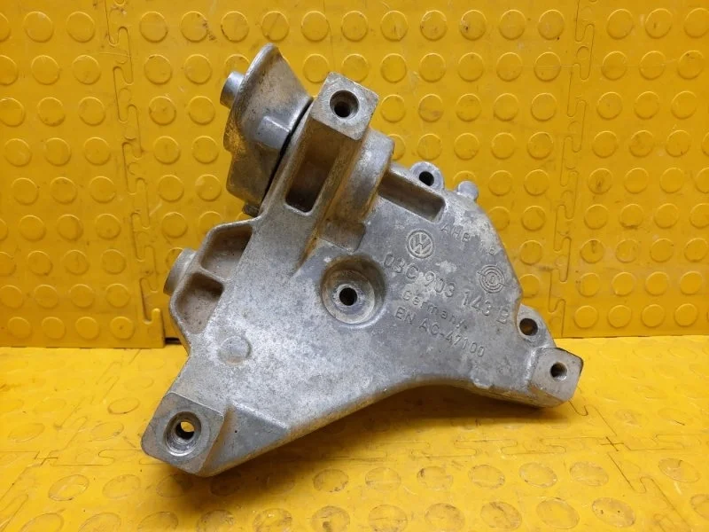 Кронштейн кондиционера Volkswagen Tiguan 2013 03C903143B NF