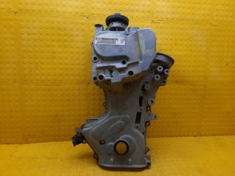 Крышка двигателя Volkswagen Tiguan 2013 03C109211CF NF