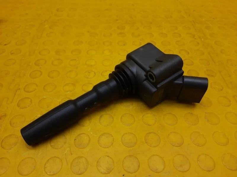 Катушка зажигания Volkswagen Polo 2017 04E905110K 6C1 CWVA