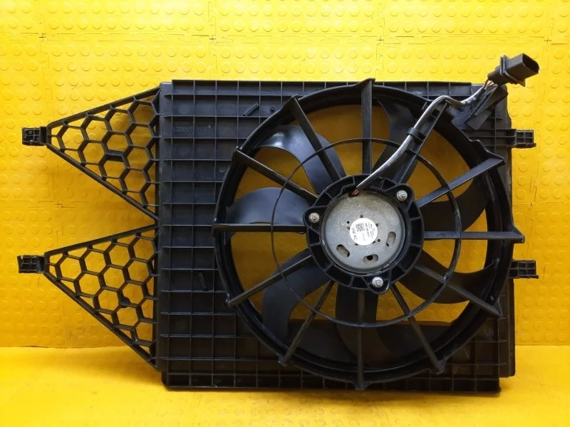 Вентилятор радиатора Volkswagen Polo 2017 6R0121207 6C1 CWVA