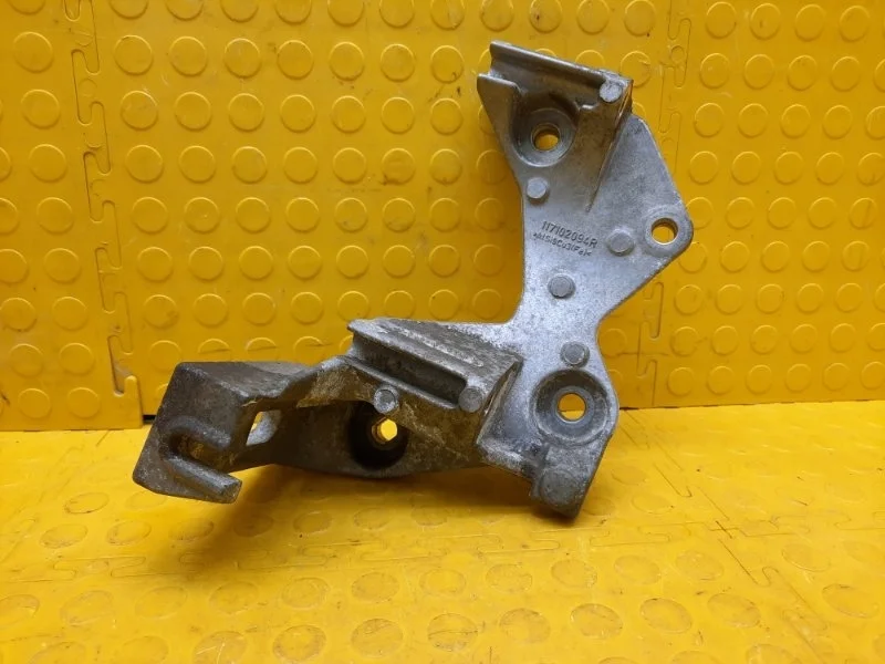 Кронштейн генератора Renault Kaptur 2021 117102094R REA H4ME 440P022314