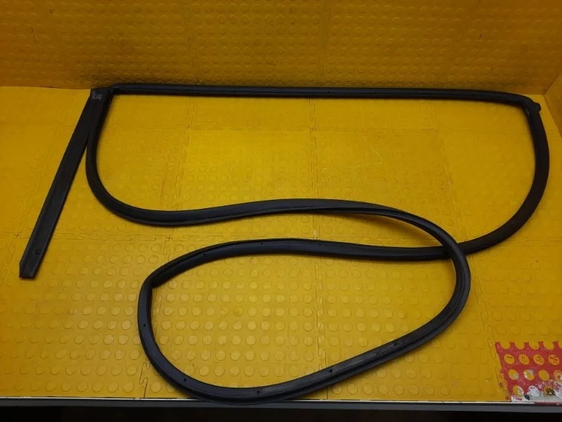 Уплотнитель двери Kia Rio X-Line 2020 83140H0500 FB G4FG, задний правый