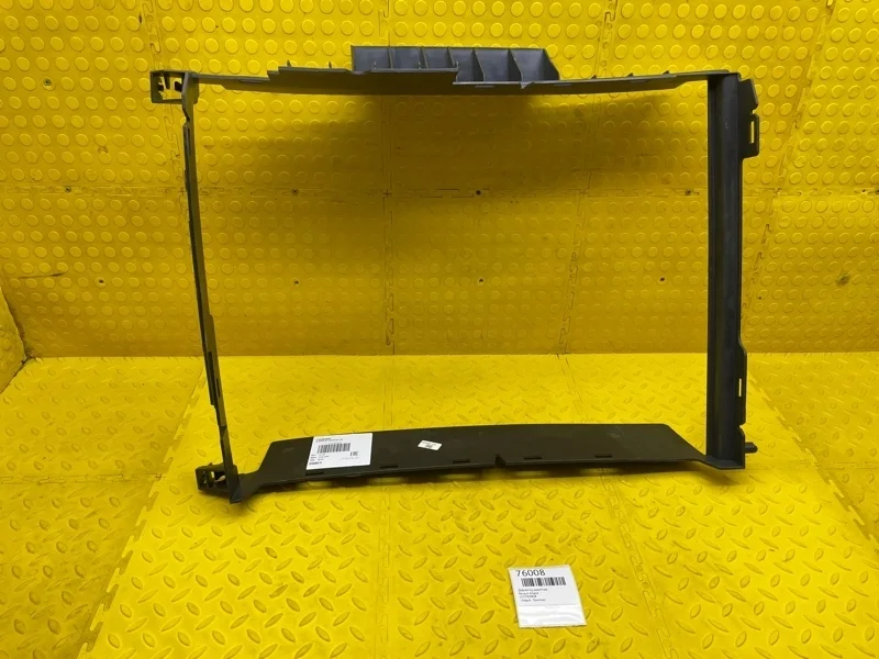 Дефлектор радиатора Renault Arkada 215590485R