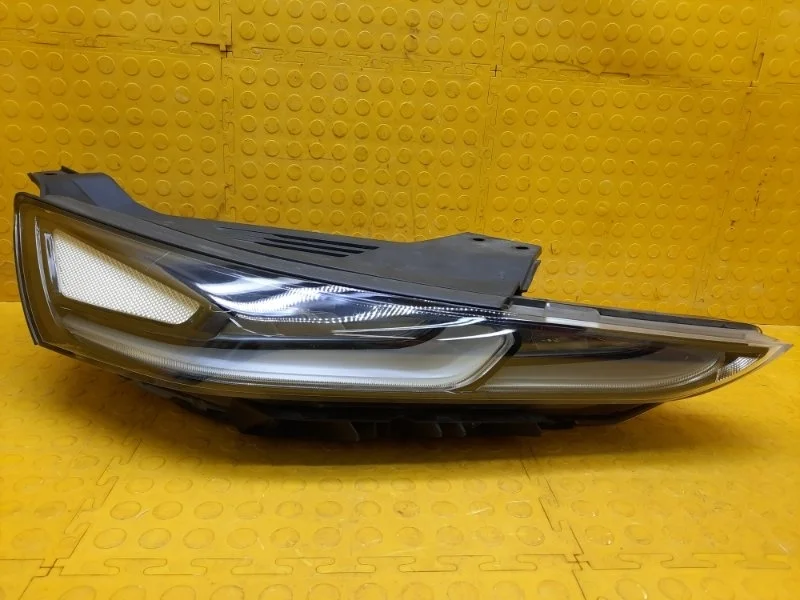 Фара дневного света Hyundai Santa Fe 2019 92208S1000 TM D4HBKU932189, передняя правая