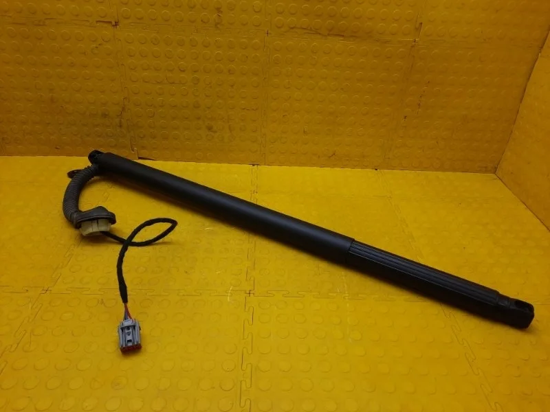 Амортизатор багажника Cadillac Escalade 2016 84306929 YS L86 6GR187801, левый