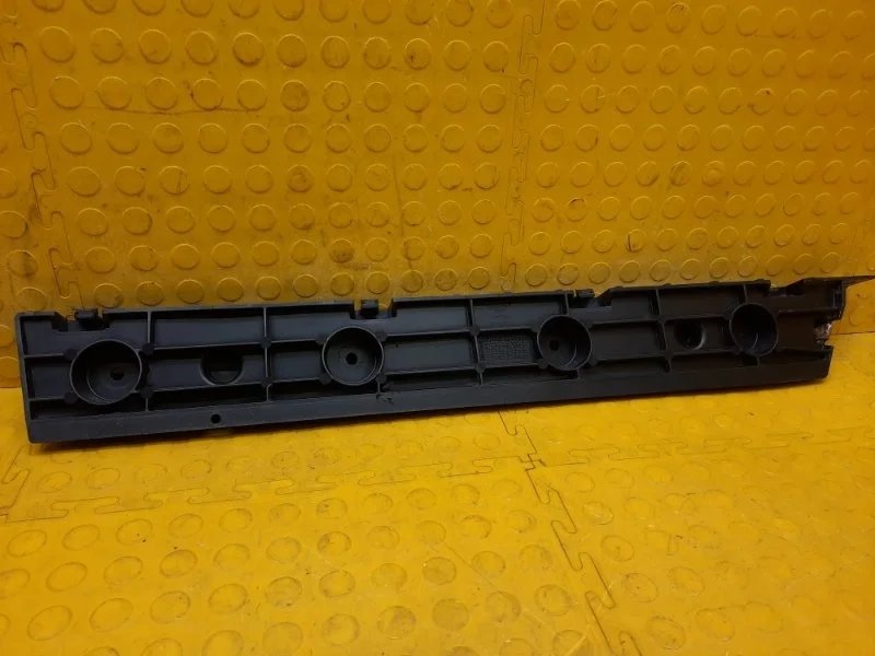 Кронштейн бампера Cadillac Escalade 2016 22806426 YS L86 6GR187801, задний правый