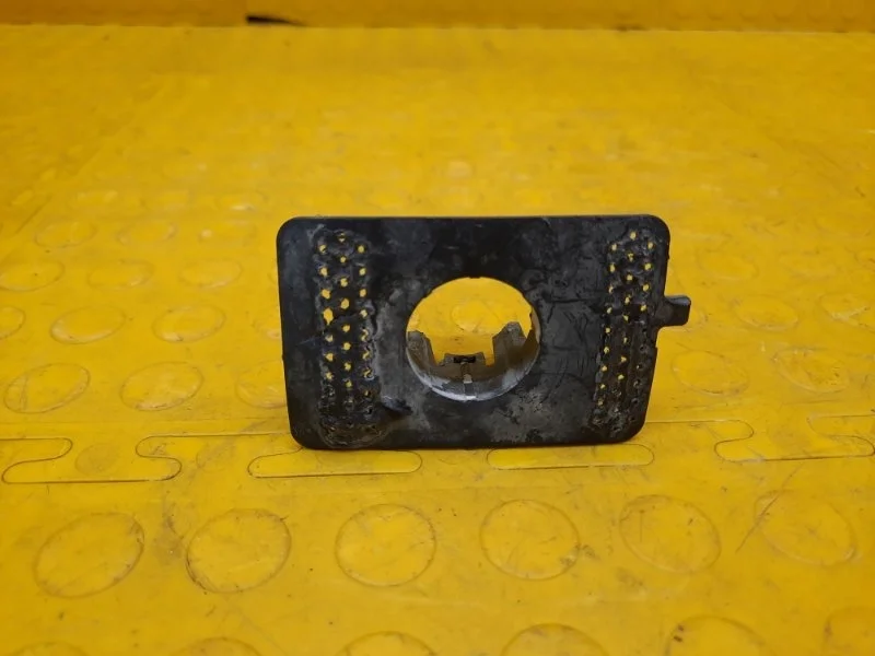 Кронштейн парктроника Cadillac Escalade 2016 84091458 YS L86 6GR187801, передний