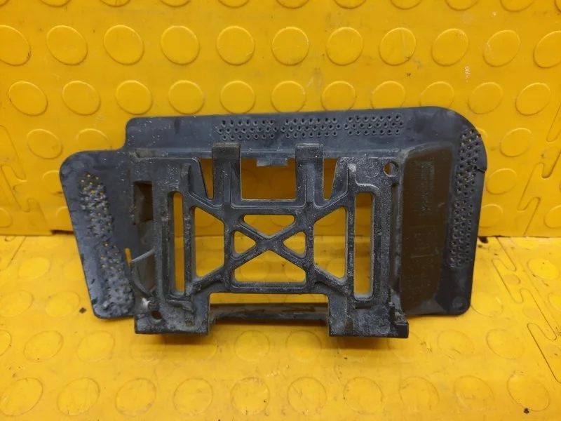 Кронштейн бампера Cadillac Escalade 2016 84091458 YS L86 6GR187801, передний левый