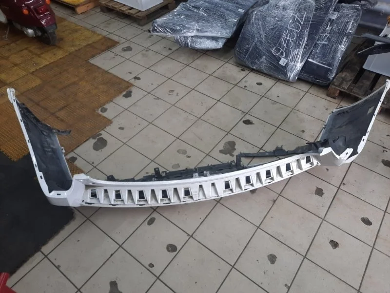 Бампер Cadillac Escalade 2016 23326086 YS L86 6GR187801, задний