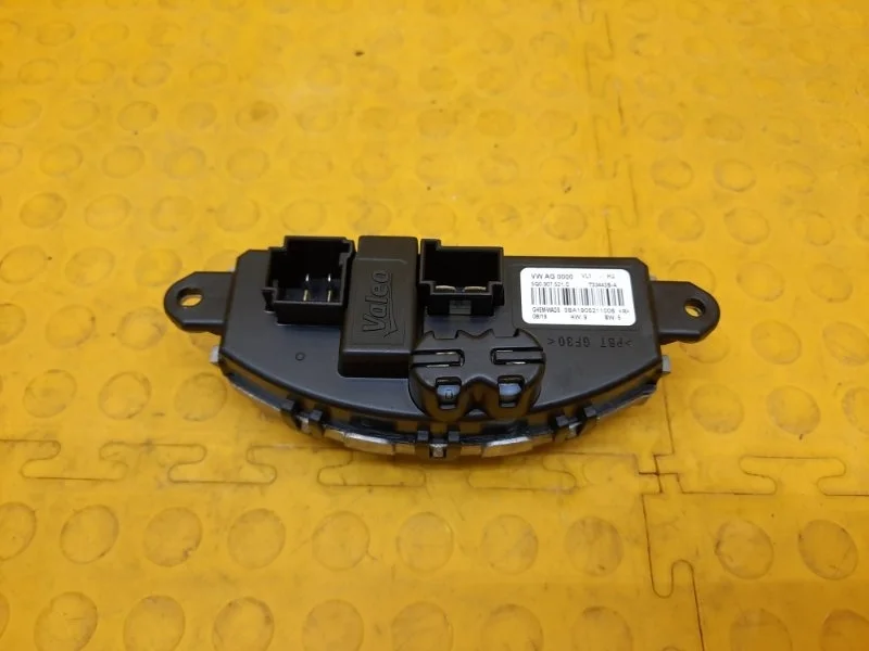 Резистор, Реостат ( Реле вентилятора , Отопителя) Volkswagen Tiguan 2019 5Q0907521C AD1 DFH