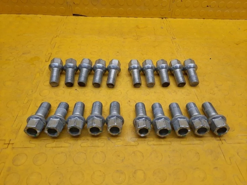 Болт колесный Skoda Karoq 2020 WHT001812 DJKA