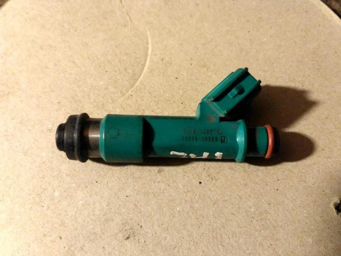 Б.у. форсунка топливная TOYOTA RAV4 ACA30 TOYOTA RAV4 ACA30