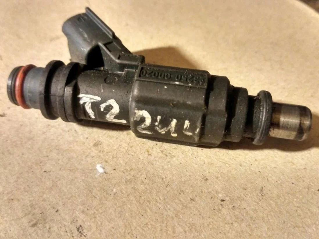Б.у. форсунка топливная TOYOTA AVENSIS ZZT220 TOYOTA AVENSIS ZZT220