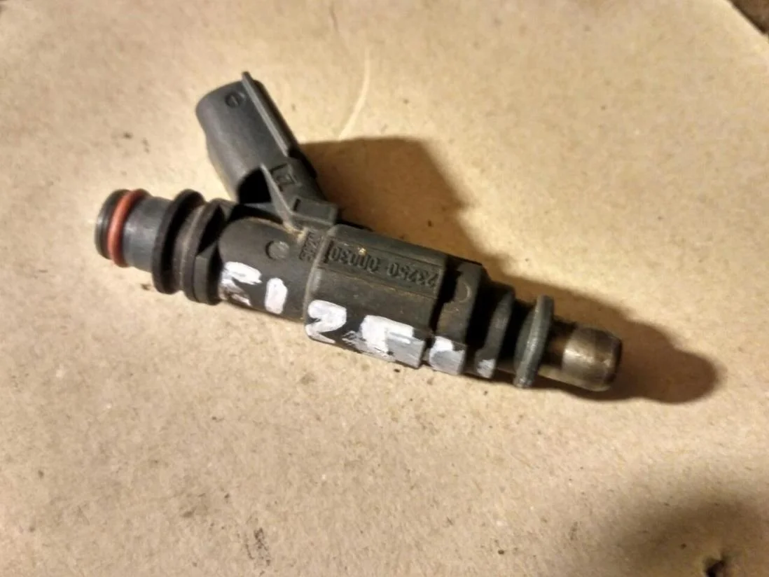 Б.у. форсунка топливная TOYOTA COROLLA E120 TOYOTA COROLLA E120