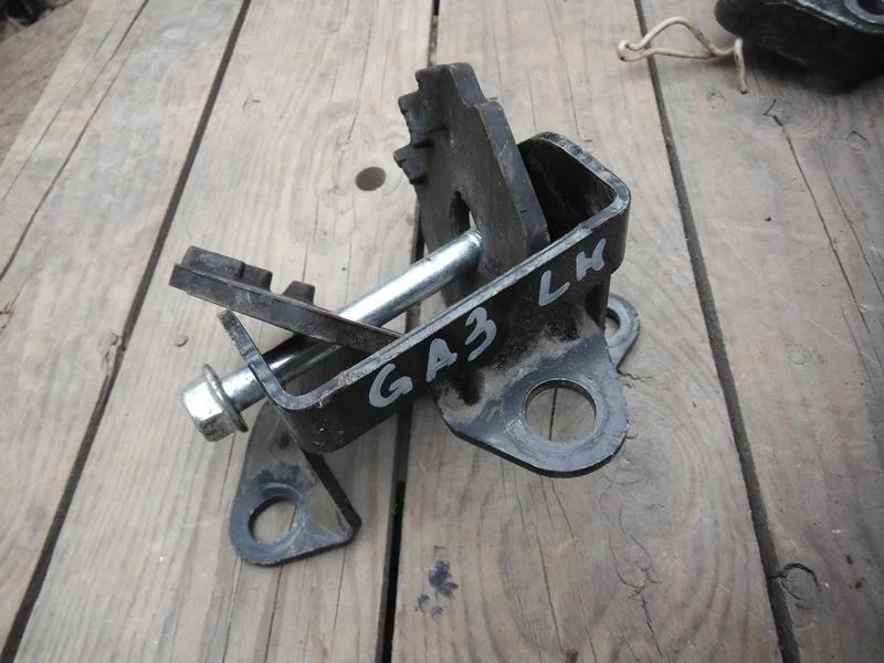 Б.у. кронштейн опоры двигателя MITSUBISHI ASX GA3W MITSUBISHI ASX GA3W