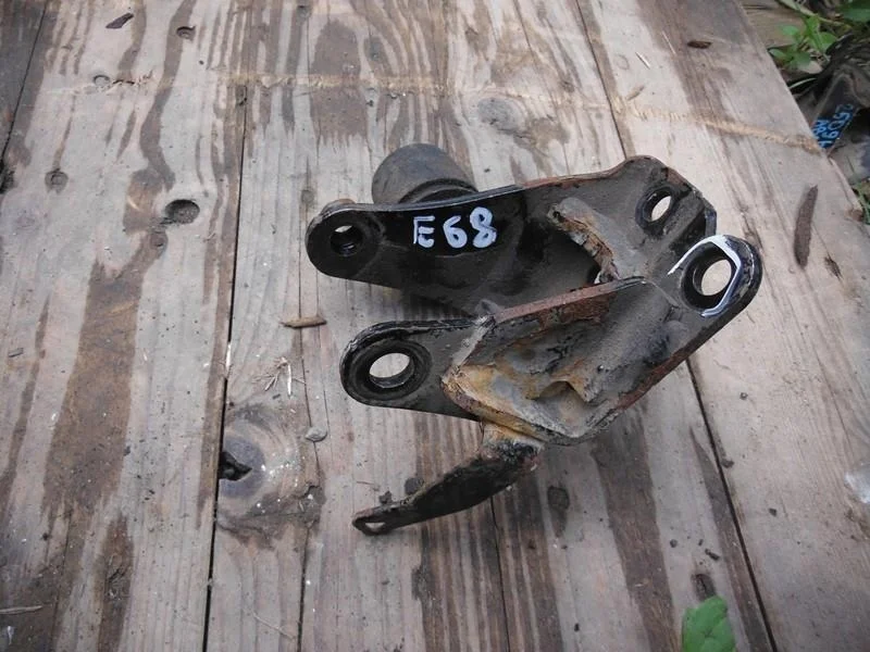 Б.у. кронштейн опоры двигателя TOYOTA COROLLA E150 TOYOTA COROLLA E150