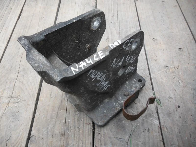 Б.у. кронштейн опоры двигателя MITSUBISHI GRANDIS NA4W MITSUBISHI GRANDIS NA4W