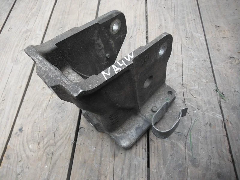 Б.у. кронштейн опоры двигателя MITSUBISHI GRANDIS NA4W MITSUBISHI GRANDIS NA4W