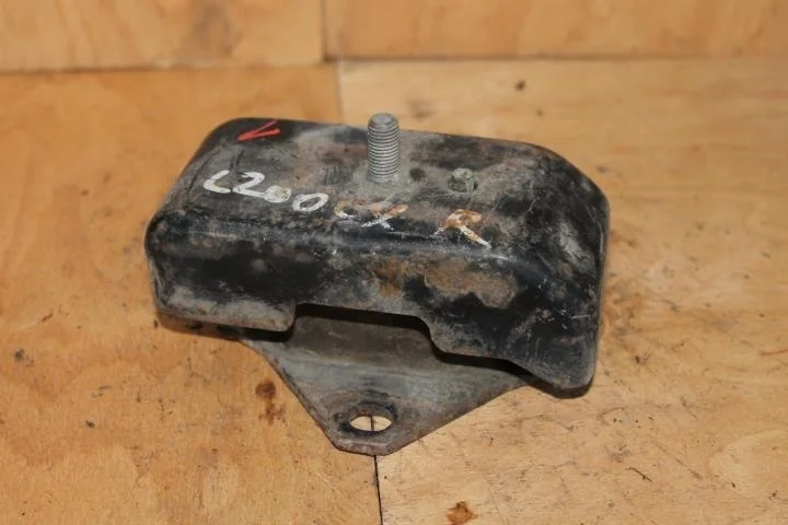 Б.у. опора двигателя MITSUBISHI L200 KB4T MITSUBISHI L200 KB4T